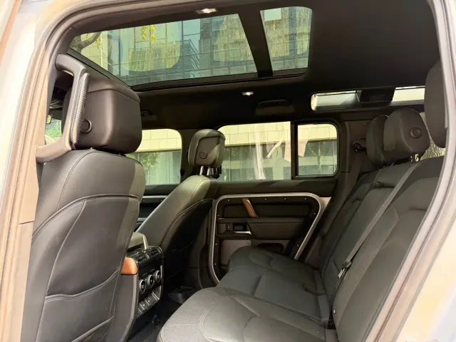 Land Rover Defender — Фото автомобиля 5