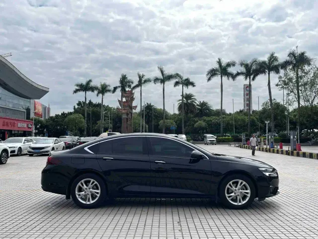 Buick Regal — Фото автомобиля 5