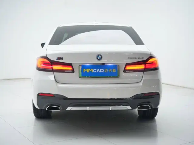 BMW 5 Series — Фото автомобиля 11