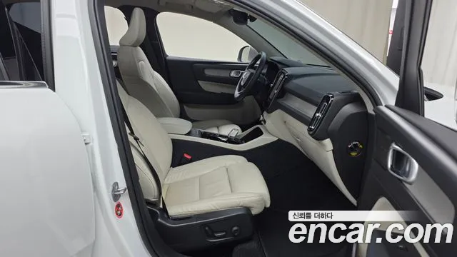 Вольво XC40 B4 Ultimate Bright — Фото автомобиля 11