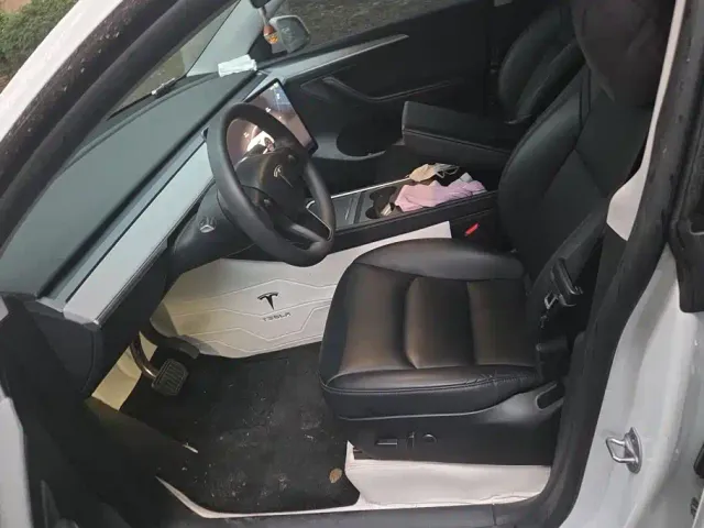 Tesla Model Y — Фото автомобиля 9