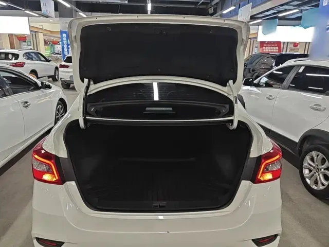Nissan Sylphy — Фото автомобиля 18