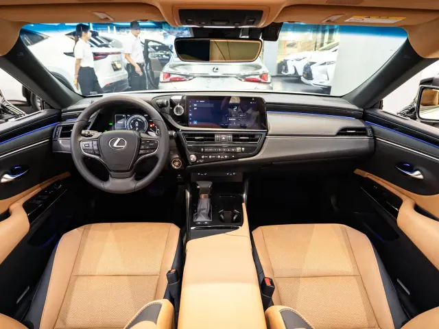 Lexus ES — Фото автомобиля 13