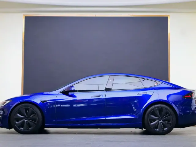 Tesla Model S — Фото автомобиля 20