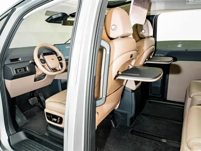 Li Auto MEGA — Фото автомобиля 22