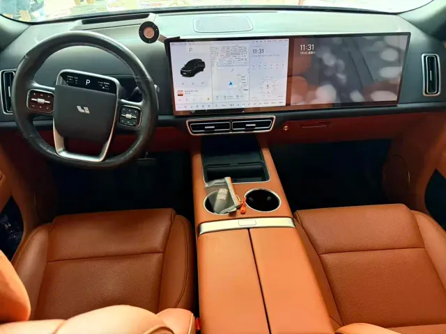 Li Auto L8 — Фото автомобиля 14