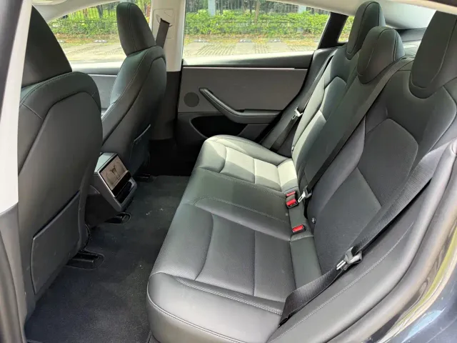 Tesla Model 3 — Фото автомобиля 11