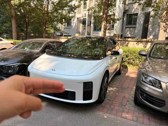 Фотография автомобиля — Li Auto i6