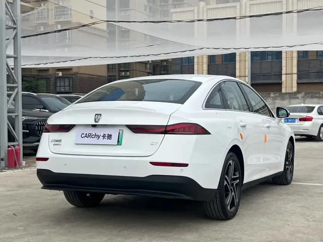 Roewe D7 — Фото автомобиля 4