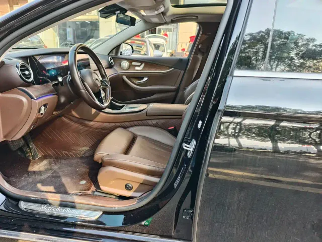Mercedes-Benz E-Class — Фото автомобиля 4