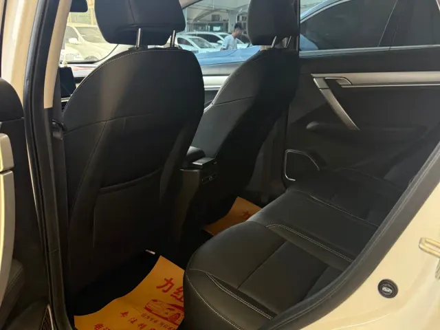 Geely Binyue — Фото автомобиля 6