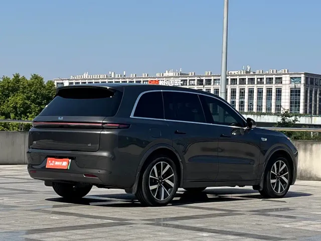 Li Auto L8 — Фото автомобиля 4