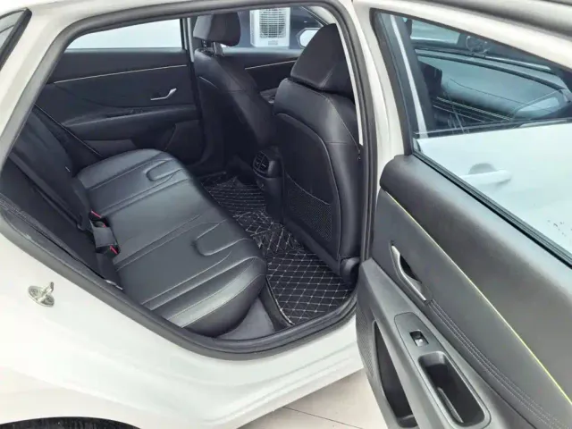 Hyundai Elantra — Фото автомобиля 10
