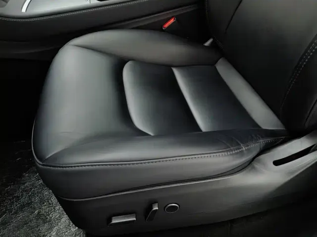 Tesla Model Y — Фото автомобиля 20