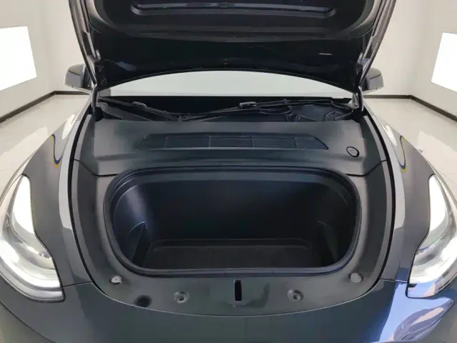 Tesla Model Y — Фото автомобиля 10