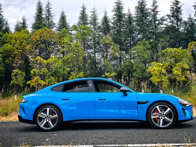 Xiaomi SU7 — Фото автомобиля 4