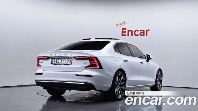 Вольво S60 S60 третьего поколения B5 Ultimate Bright — Фото автомобиля 2