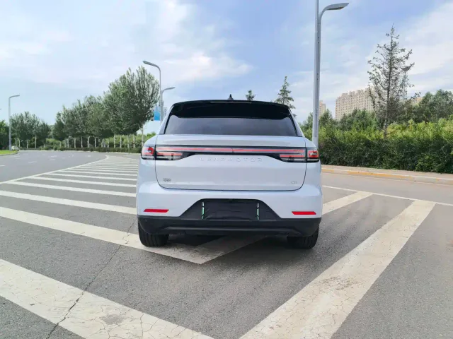 Leapmotor C11 — Фото автомобиля 5