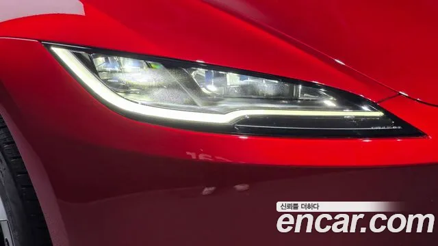 Tesla Model 3 — Фото автомобиля 22