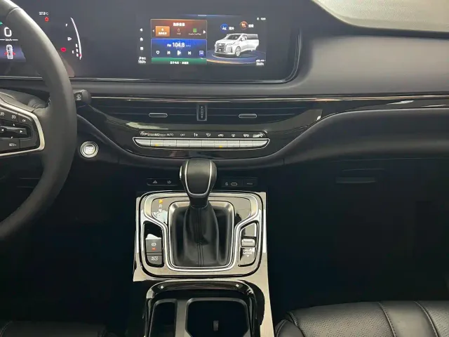 GAC Trumpchi M6 — Фото автомобиля 10