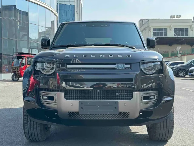 Land Rover Defender — Фото автомобиля 2