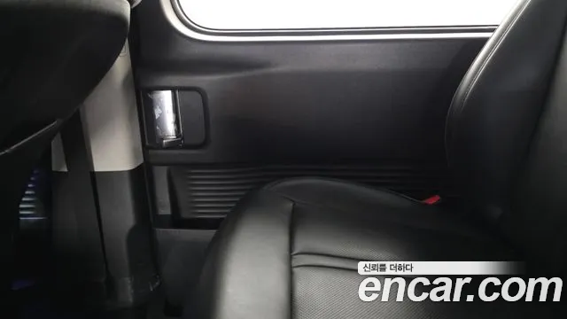 Hyundai Staria Staria 4WD Lounge 9 мест — Фото автомобиля 25