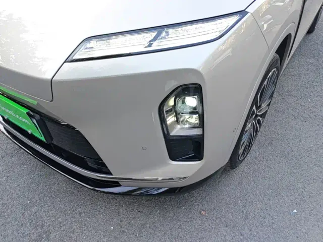 Nio ES8 — Фото автомобиля 23