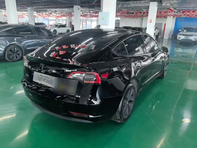 Tesla Model 3 — Фото автомобиля 6