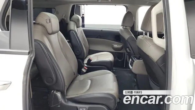 Kia Carnival Generation 4 — Фото автомобиля 11