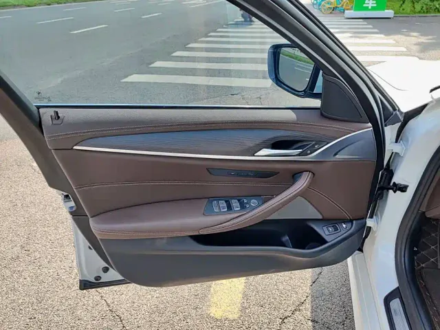 BMW 5 Series — Фото автомобиля 6
