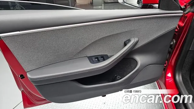 Tesla Model 3 — Фото автомобиля 13