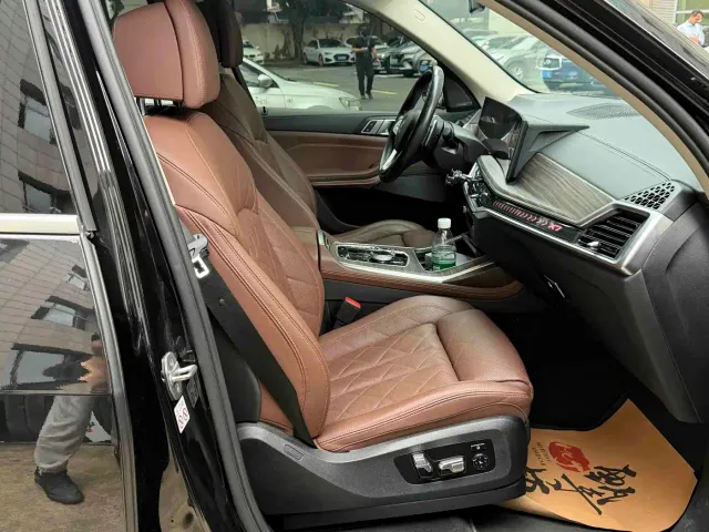 BMW X7 — Фото автомобиля 9