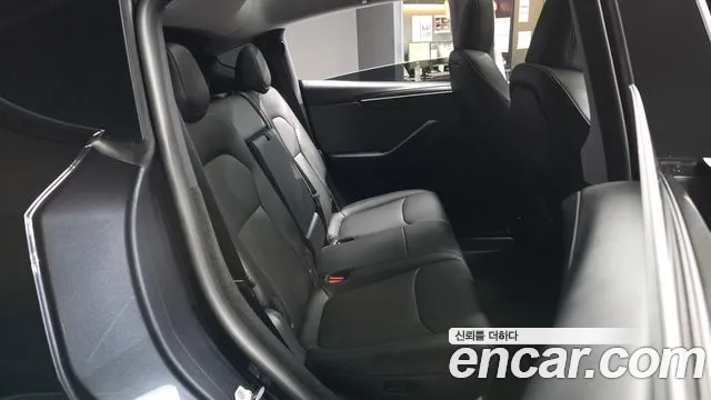 Tesla Model Y — Фото автомобиля 18