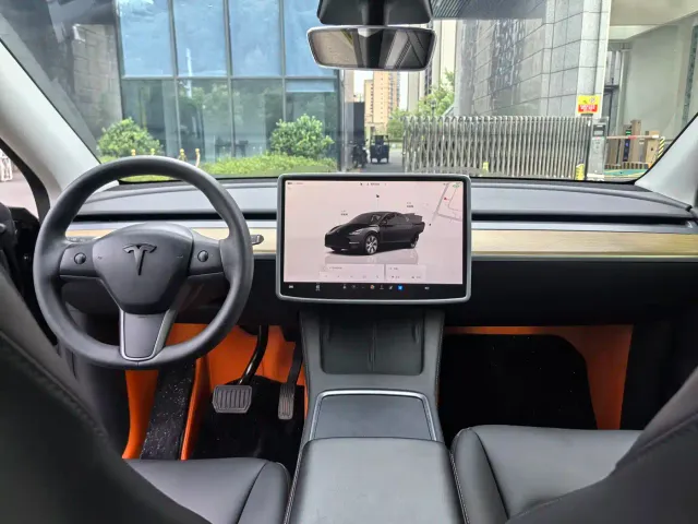 Tesla Model Y — Фото автомобиля 8