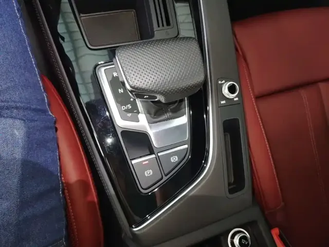 Audi Audi A4L 2024 40 TFSI Luxury Dynamic — Фото автомобиля 13