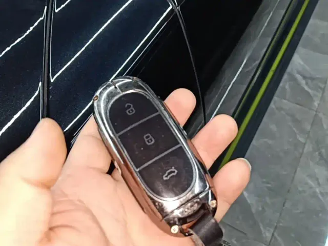 Li Auto L7 — Фото автомобиля 8