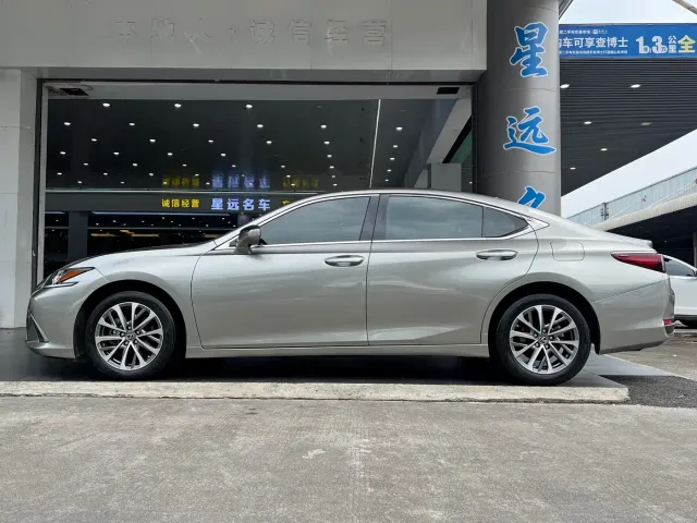 Lexus ES — Фото автомобиля 16