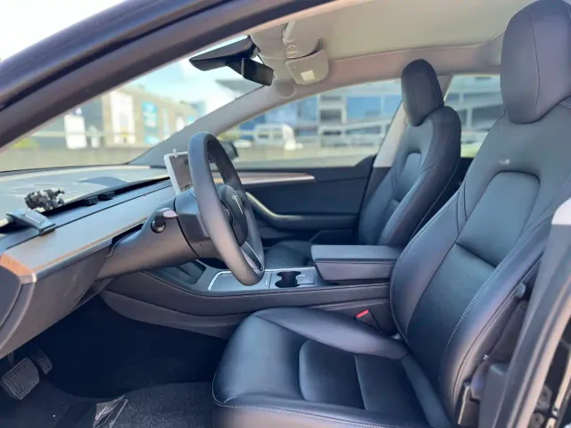 Tesla Model 3 — Фото автомобиля 9