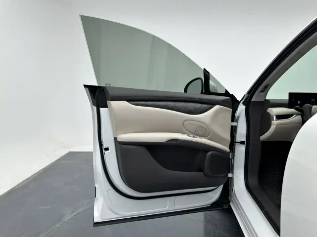 IM Motors LS6 — Фото автомобиля 11