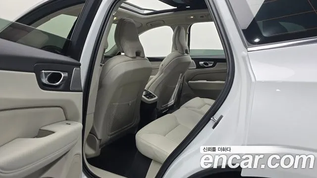 Вольво XC60 — Фото автомобиля 3