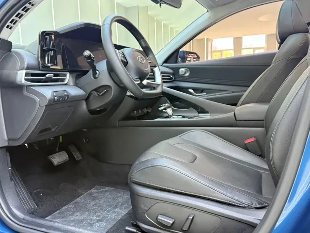 Hyundai Elantra — Фото автомобиля 4