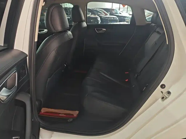 Roewe D7 — Фото автомобиля 16