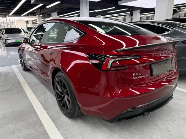 Tesla Model 3 — Фото автомобиля 14