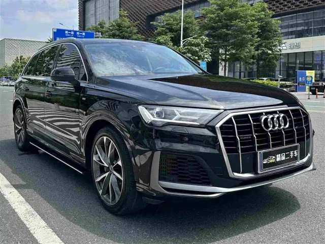 Audi Q7 — Фото автомобиля 3