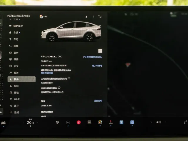Tesla Model X — Фото автомобиля 13