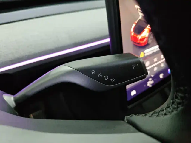 Tesla Model Y — Фото автомобиля 13