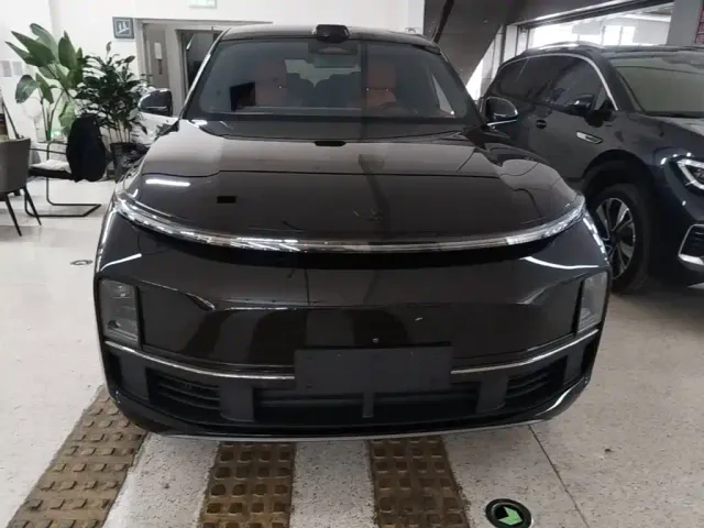 Li Auto L8 — Фото автомобиля 2