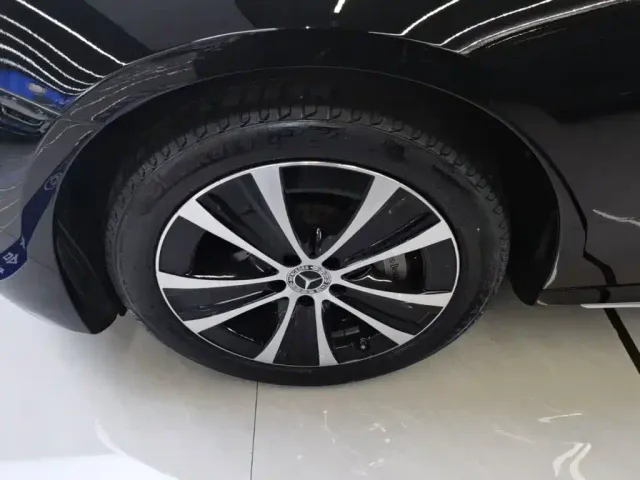 Mercedes-Benz E-Class — Фото автомобиля 22