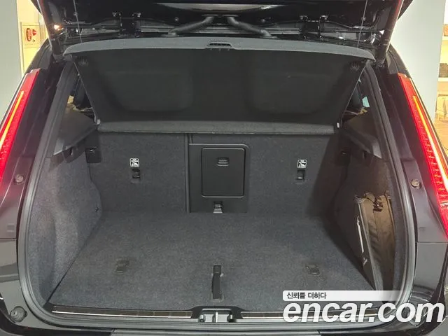 Volvo XC40 — Фото автомобиля 19