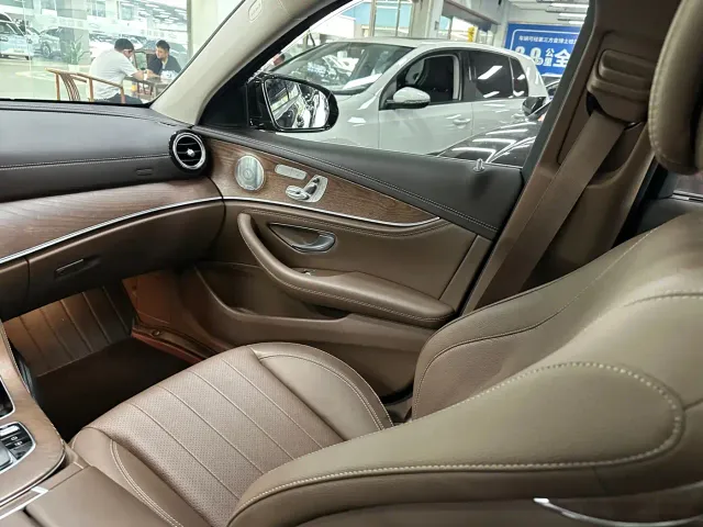 Mercedes-Benz E-Class — Фото автомобиля 10